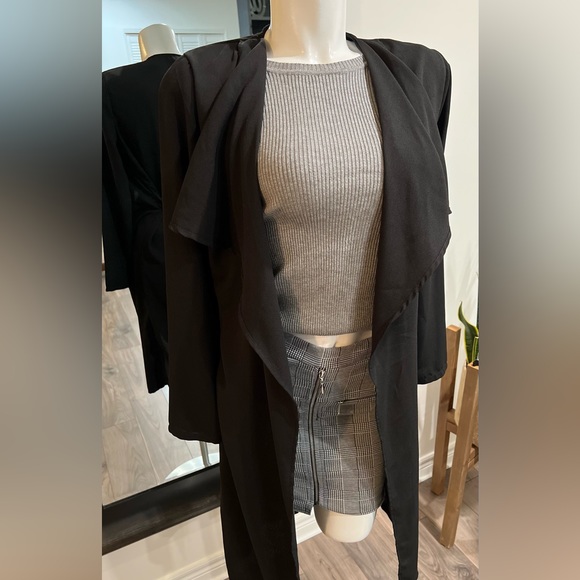 BH plain mini skirt - Picture 2 of 7